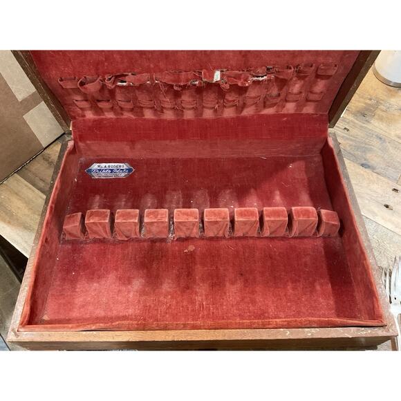 Vintage Oneida Wm A Rogers PARK LANE Silverplate Flatware Set 38pc w/ Chest - Picture 5 of 13